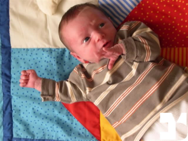 Parenti - Julian - 20040928 - 1 mese - 139-MAT.JPG